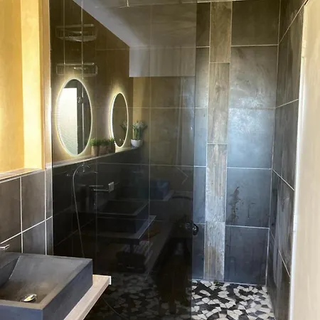 Fecamp, Etretat, Yport, Joli Pres De La Et De La Gare Contactez-nous Au Zero Six Soixante Dix Huit Soixante Treize Trente Six Quatre Vingt Onze Apartment Fécamp